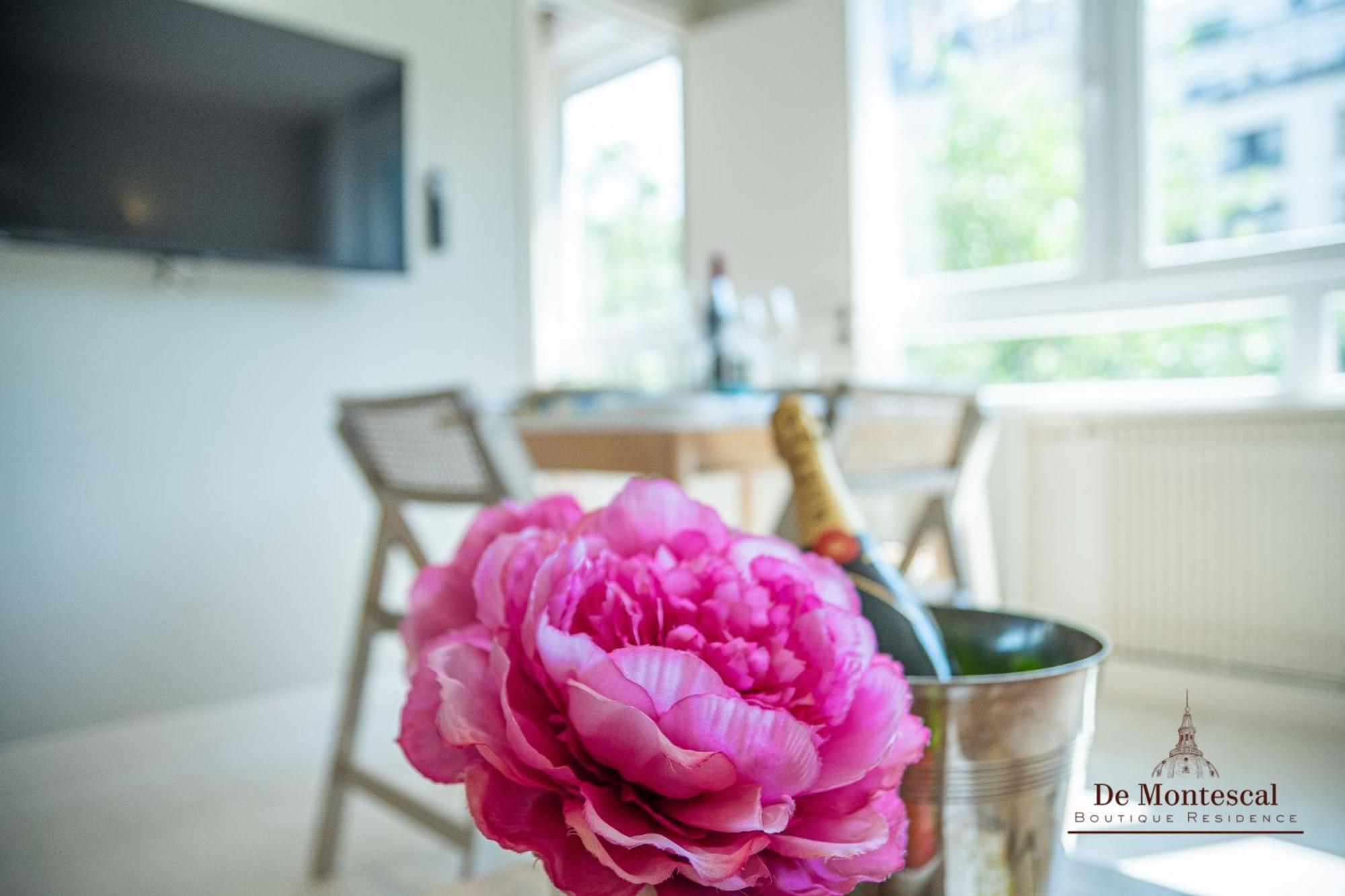 De Montescal - Hot Tub And Ac Cosy Apartment A Prime Location 40M2 Paris Exterior foto