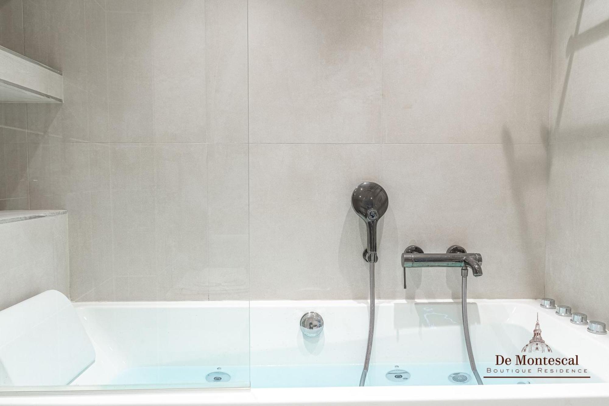 De Montescal - Hot Tub And Ac Cosy Apartment A Prime Location 40M2 Paris Exterior foto
